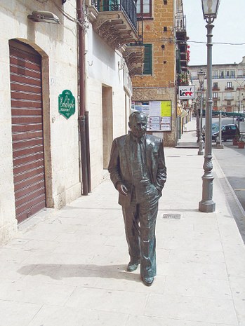 Statua_sciascia.jpeg