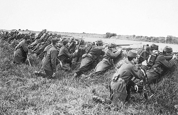 Zanja de soldados franceses 1914.jpg