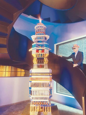 1- Pedro Friedeberg y su “Faro del Silencio”.jpg