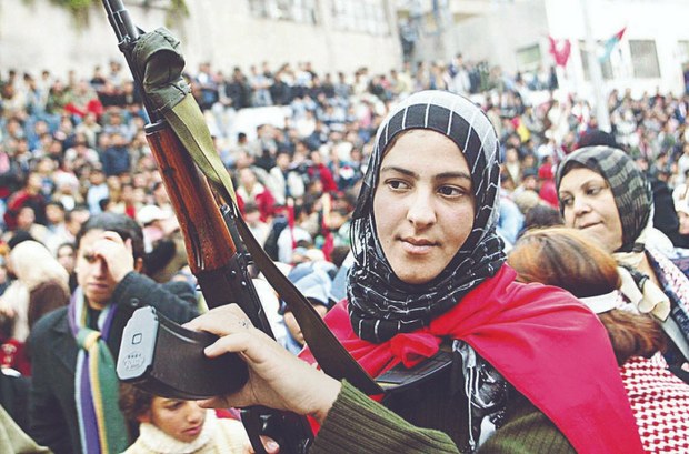 gaza-mujer-rifle.jpg