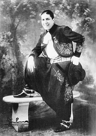 Carlos_Gardel_en_París,_año_1923.jpg
