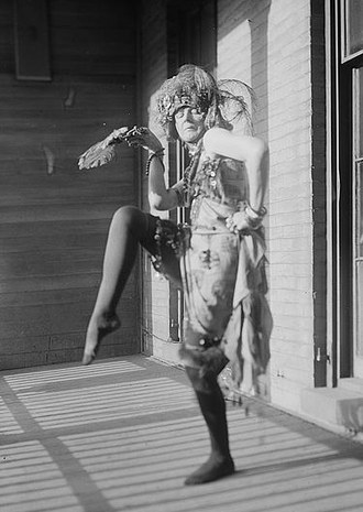 375px-Elsa_von_Freytag-Loringhoven.jpg