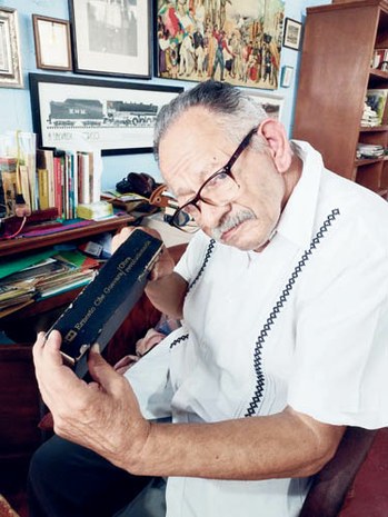 1_Mto. Salvador Zarco Flores en su casa.jpg